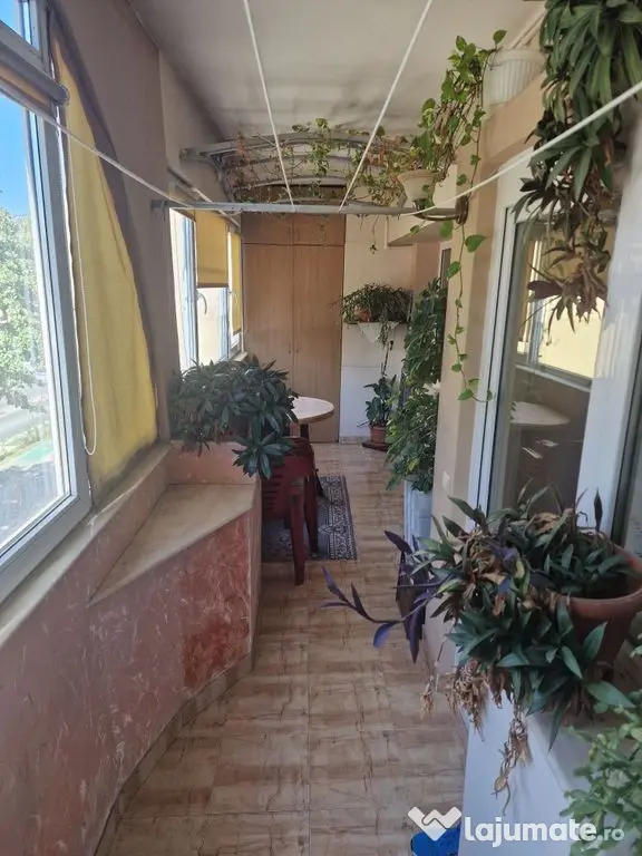 De vânzare apartament cu 4 camere la Trocadero - Constanta (Constanta)