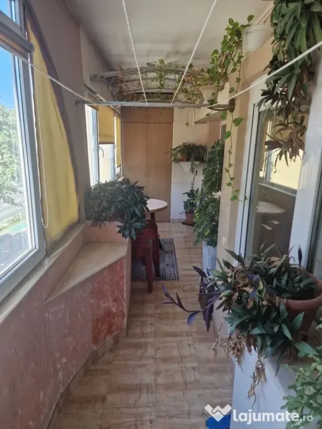 De vânzare apartament cu 4 camere la Trocadero - Constanta (Constanta)