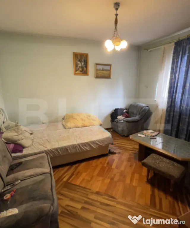 Vilă cu suprafață de 320 mp, teren 500 mp și garaj + 2 l - Pitesti (Arges)