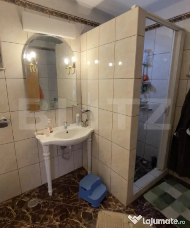 Vilă cu suprafață de 320 mp, teren 500 mp și garaj + 2 l - Pitesti (Arges)