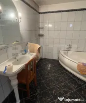 Vilă cu suprafață de 320 mp, teren 500 mp și garaj + 2 l 
