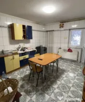 Vilă cu suprafață de 320 mp, teren 500 mp și garaj + 2 l 