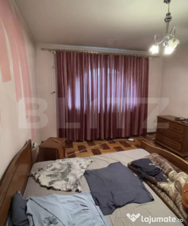 Vilă cu suprafață de 320 mp, teren 500 mp și garaj + 2 l - Pitesti (Arges)