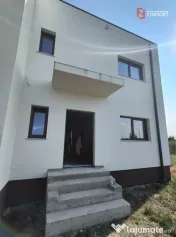 Triplex ultramodern cu 5 camere si 2 bai, in localitatea Tim 