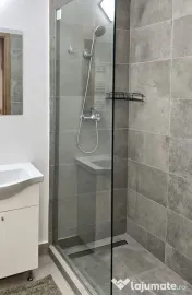 Apartament cu 3 camere - str. Domneasca, ultracentral, bloc nou - 700 euro 
