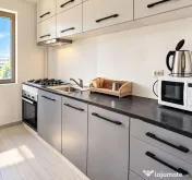 Apartament cu 3 camere - str. Domneasca, ultracentral, bloc nou - 700 euro 