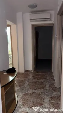 Închiriez apartament 3 camere