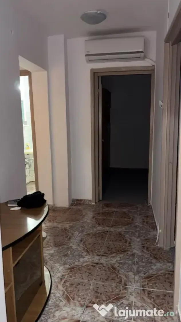 Închiriez apartament 3 camere