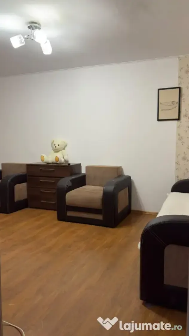 Închiriez apartament 3 camere