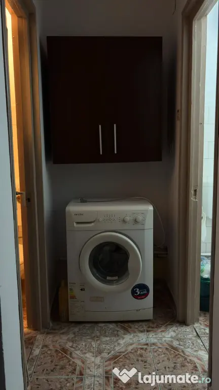 Închiriez apartament 3 camere