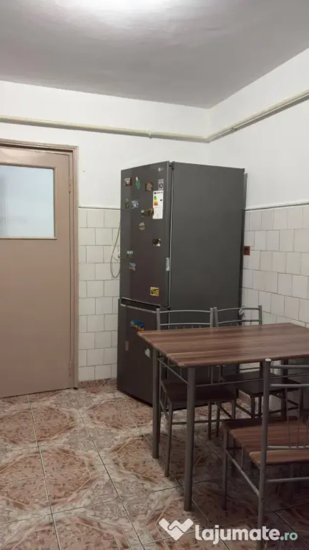 Închiriez apartament 3 camere