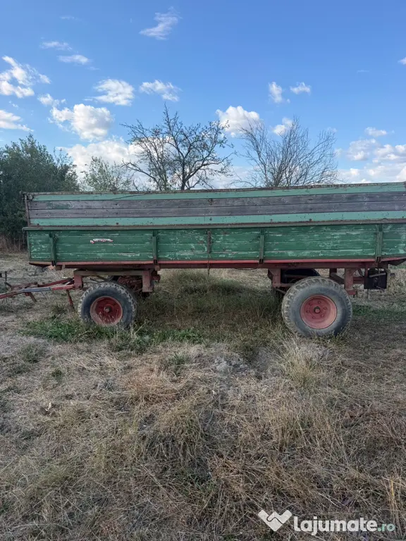 Remorcă tractor
