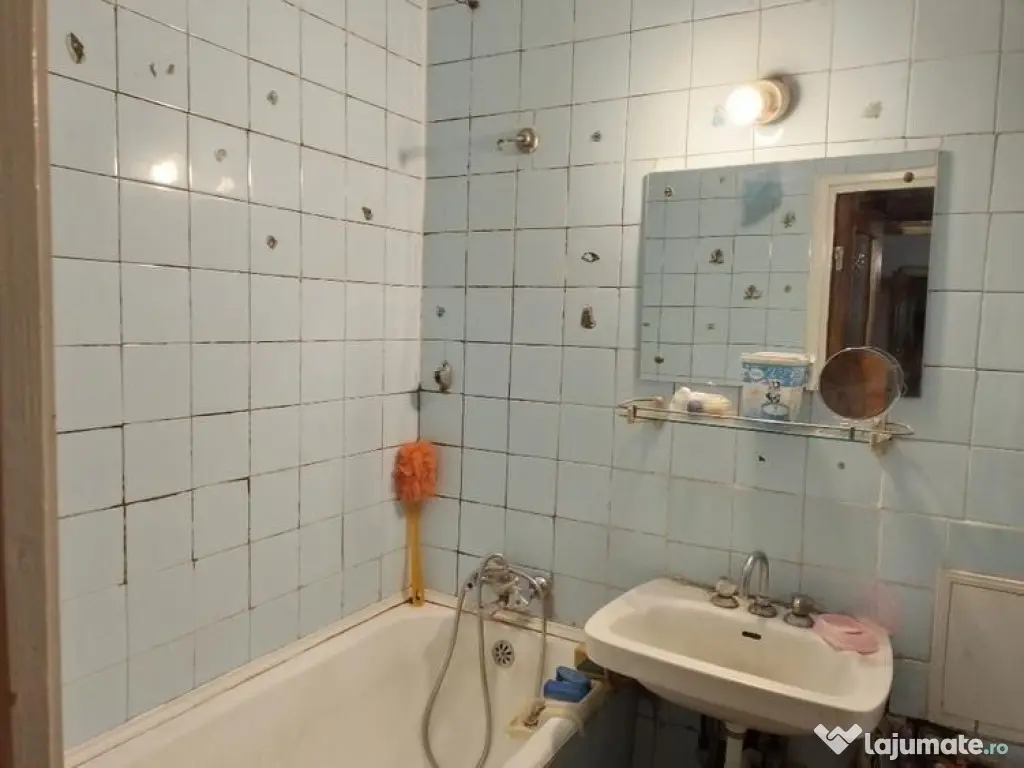 Apartament 3 camere, Piața Rahovei, etaj 3/4 - Bucuresti (Bucuresti-Ilfov)