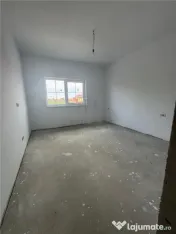 Casa spa#539;ioasa – 4 Dormitoare – Despartita prin Garaj (1 