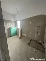Casa spa#539;ioasa – 4 Dormitoare – Despartita prin Garaj (1 