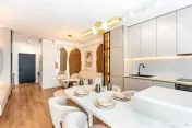 Apartament 2 camere 50 mp+ logie 4 mp + parcare Floresti zon 