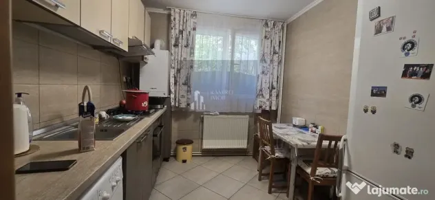 3 camere 5 minute METROU 1 DECEMBRIE/decomandat/centrala - Bucuresti (Bucuresti-Ilfov)