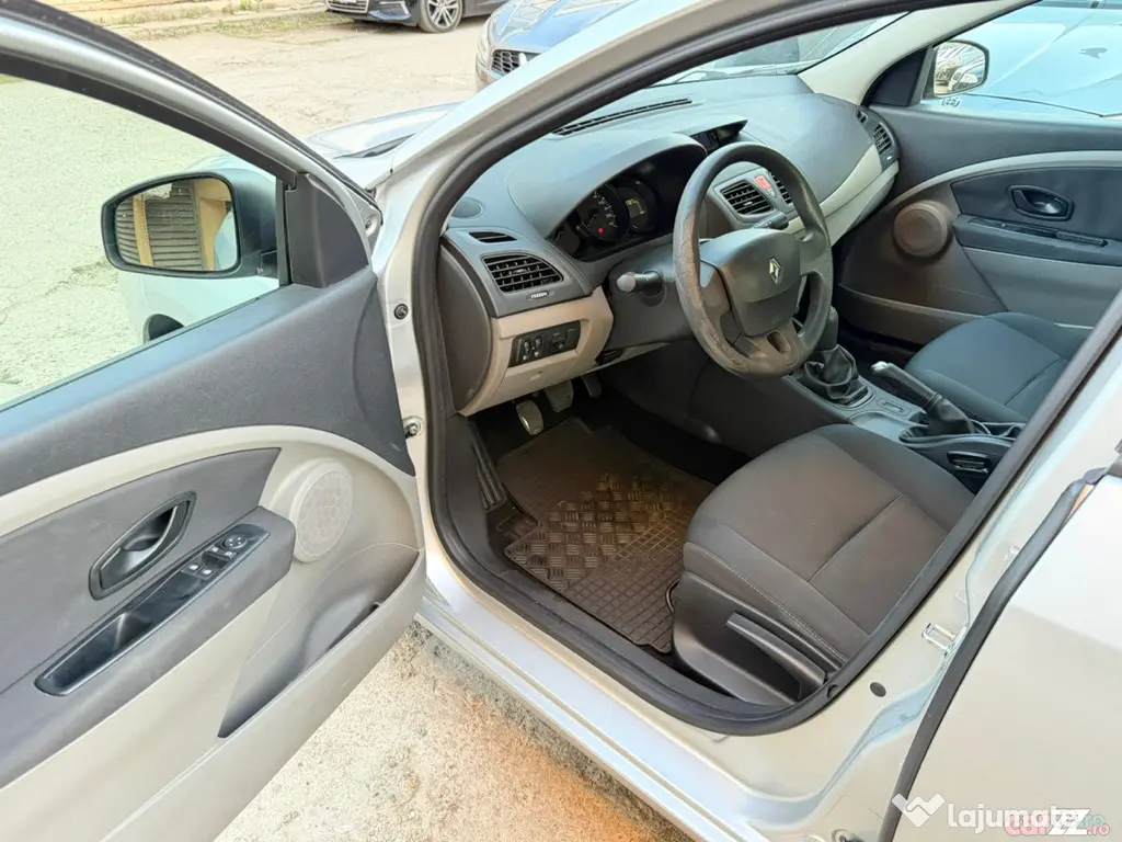 Renault Fluence 1.6 110 CP + GPL • 2011 • 181.000 km • 3.490 € - Bucuresti (Bucuresti-Ilfov)