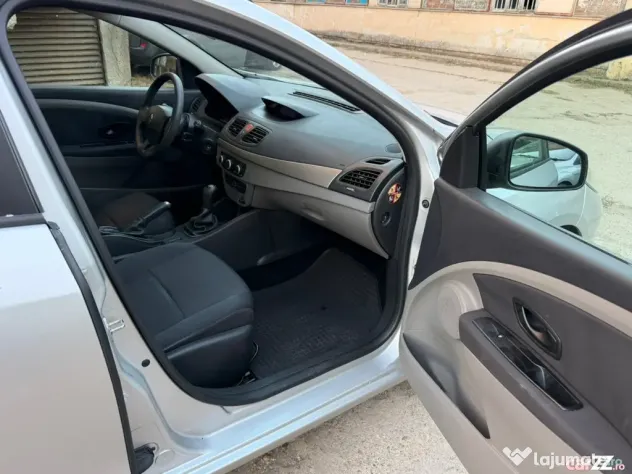 Renault Fluence 1.6 110 CP + GPL • 2011 • 181.000 km • 3.490 € - Bucuresti (Bucuresti-Ilfov)