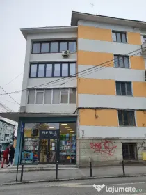 Proprietar,vand apartament 2 camere 40 mp in Piata Mihai Viteazul