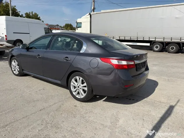 Dezmembrez Renault Latitude 2.0 dci M9R-P8 150 cai cutie manuala 6 trepte an2011
