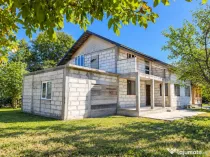 Casa duplex, 226 mp, 1600 mp teren, zona Prisacani