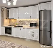 Apartament cu 3 camere, curte proprie și parcare 