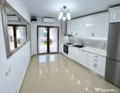 Apartament cu 3 camere, curte proprie și parcare 