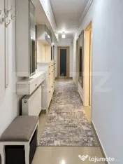 Apartament cu 3 camere, curte proprie și parcare 