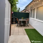 Apartament cu 3 camere, curte proprie și parcare 