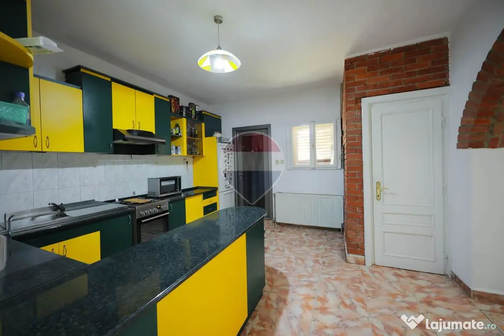 De vânzare pe str. Branului, casă de renovat, 5 camere, teren 514 mp - Oradea (Bihor)