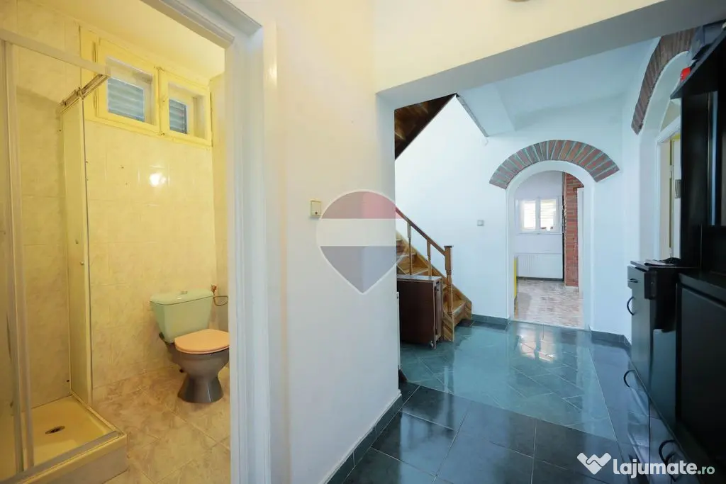 De vânzare pe str. Branului, casă de renovat, 5 camere, teren 514 mp - Oradea (Bihor)