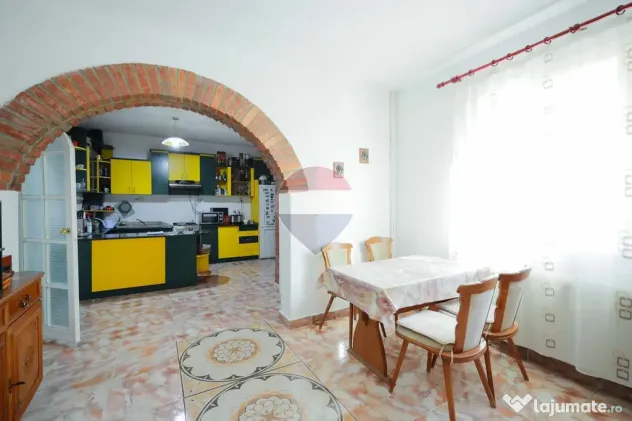 De vânzare pe str. Branului, casă de renovat, 5 camere, teren 514 mp - Oradea (Bihor)