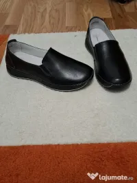 Vând pantofi damă negri 