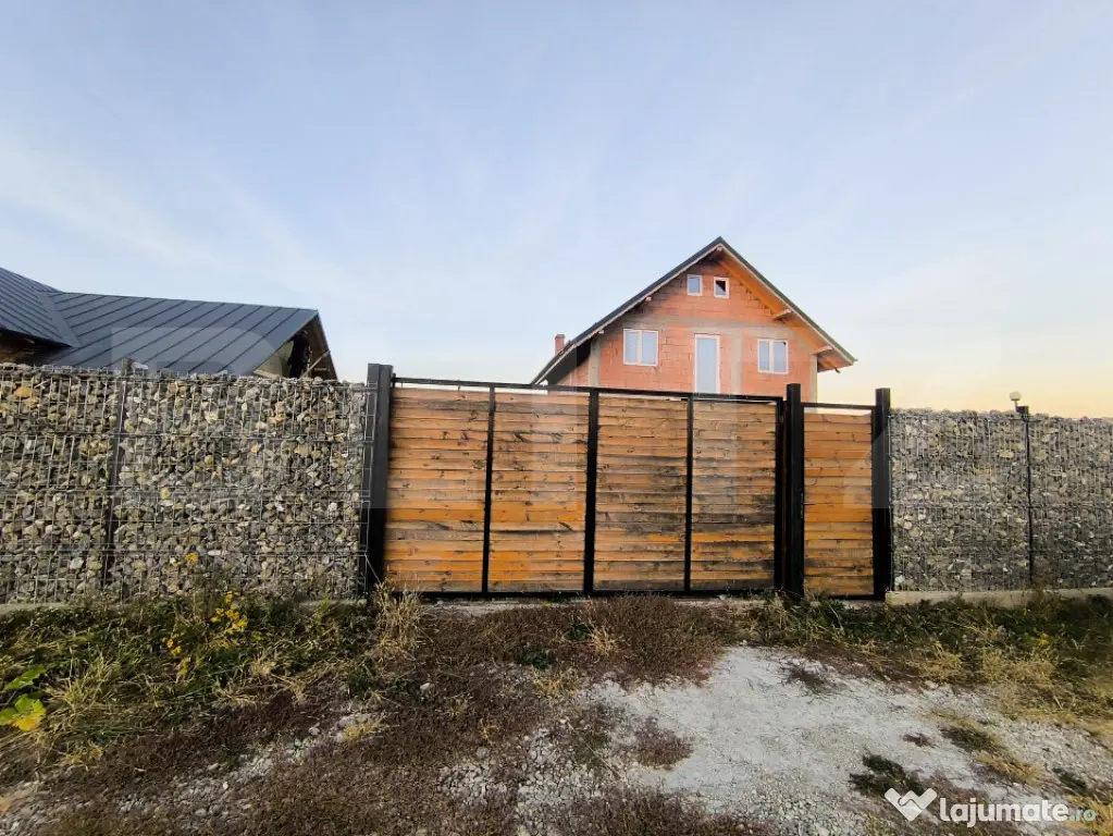 Casa P+M cu teren 486mp, Halchiu - Halchiu (Brasov)