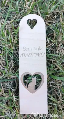 Semn de Carte din Lemn cu Pisică și Inimă – „Born to Be Awesome”
