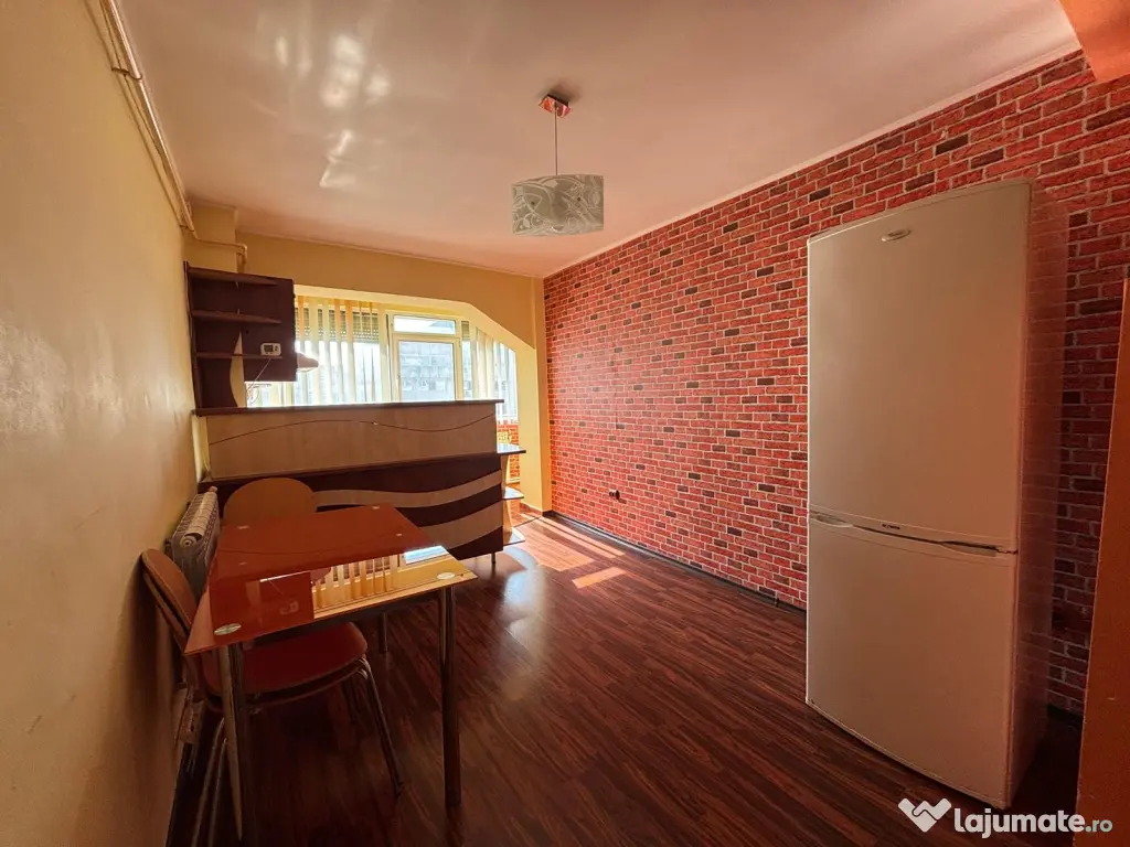 Apartament 2 camere, util 54 mp + balcon 9 mp, Centrul Civic Brăila