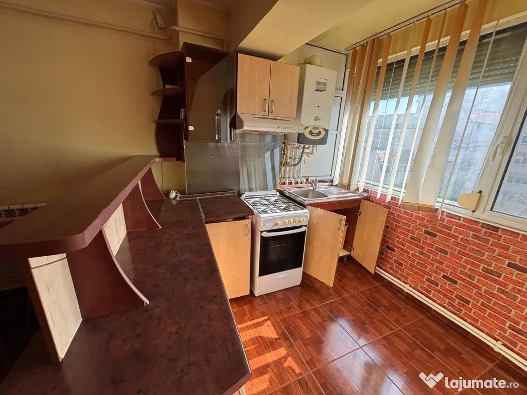 Apartament 2 camere, util 54 mp + balcon 9 mp, Centrul Civic Brăila