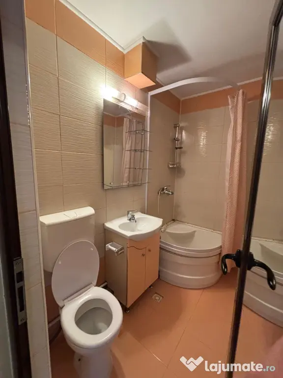 Apartament 2 camere, util 54 mp + balcon 9 mp, Centrul Civic Brăila