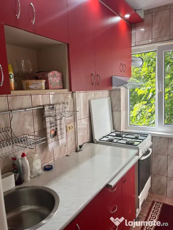 Apartament 2 camere renovat, etaj 2/4, loc de parcare. - Bucuresti (Bucuresti-Ilfov)