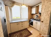 Apartament cu 3 camere decomandate etaj intermediar zona Tur 