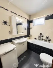 Apartament cu 3 camere decomandate etaj intermediar zona Tur 