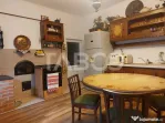 Casa 45 mp 1 dormitor bucatarie baie hol loc parcare in curt