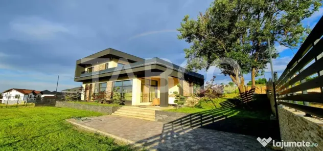 Casa superba de inchiriat 5 camere cu teren si piscina Cisna - Cisnadie (Sibiu)