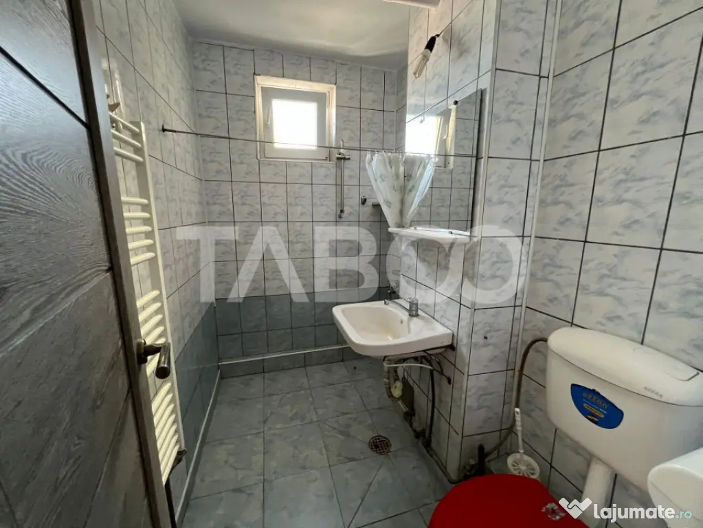 Apartament decomandat 2 camere etaj intermediar cu lift de v - Fagaras (Brasov)