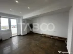 Apartament 2 camere de vanzare bucatarie separata etaj inter