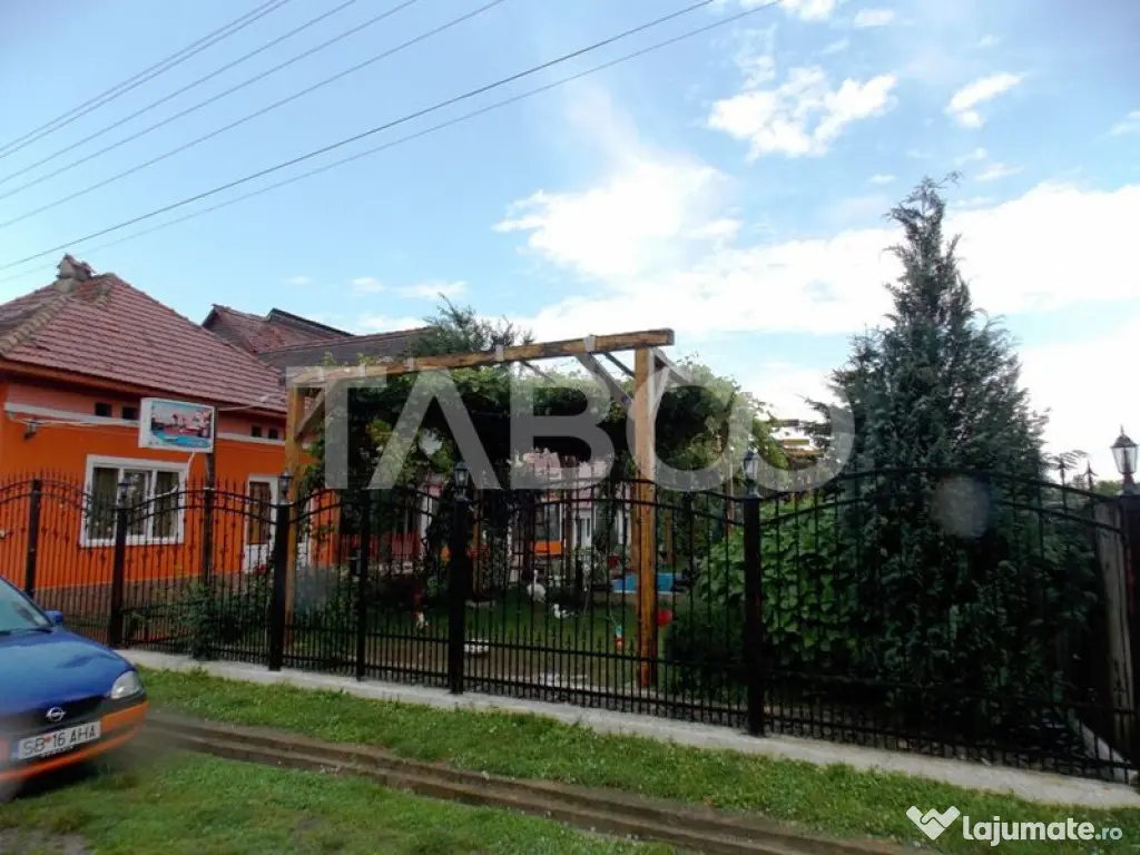 Pensiune 13 camere si teren 3000 mp de vanzare la cheie Comi - Cartisoara (Sibiu)