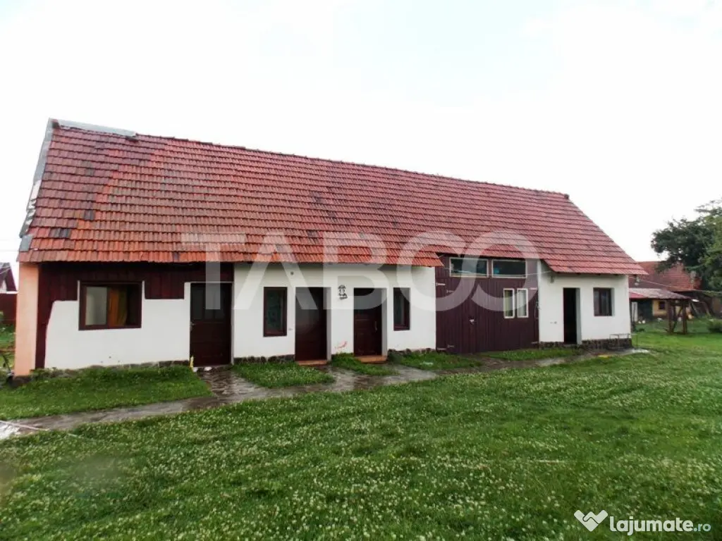 Pensiune 13 camere si teren 3000 mp de vanzare la cheie Comi - Cartisoara (Sibiu)