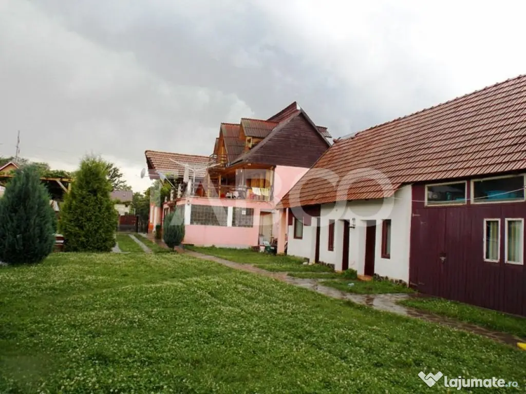 Pensiune 13 camere si teren 3000 mp de vanzare la cheie Comi - Cartisoara (Sibiu)