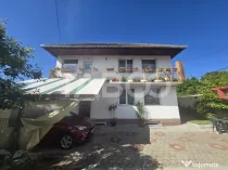 Casa de vanzare 260mpu 7 camere curte 113mp in zona Trei Ste